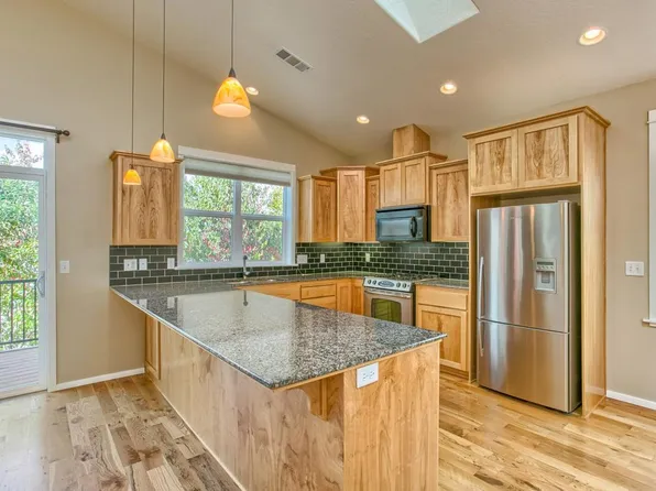 993 Overlook Dr, Ashland, OR 97520