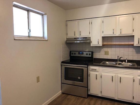 2nd image of 3505 Elm St APT 19