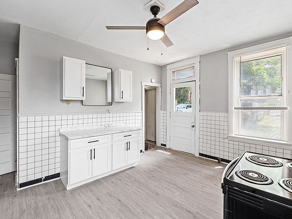 3rd image of 4220-4222 S 38th St