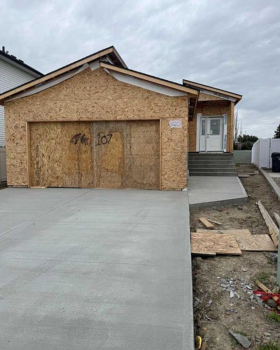 1st image of 107 S Sierra Rd SW