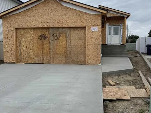 107 S Sierra Rd SW, Medicine Hat, AB T1B 0R6