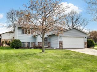 7621 Upper 24th St N, Oakdale, MN 55128