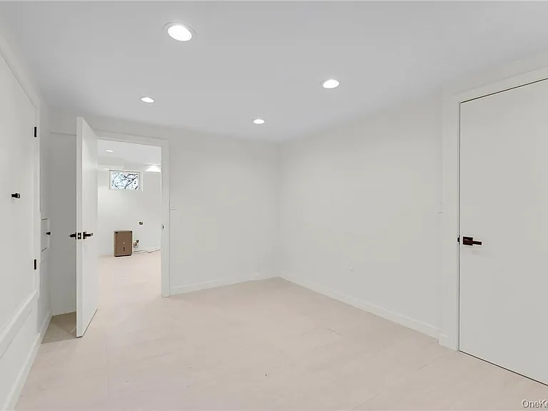 225 Hilltop St — Photo 29