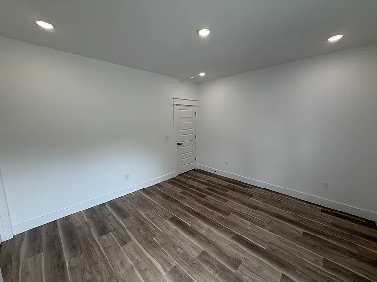 906 N Sang Ave — Photo 21