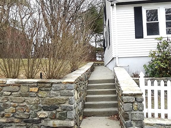 4th image of 41 Bridgeport St