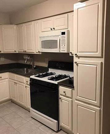 2nd image of 8 Charles Ln APT 1F