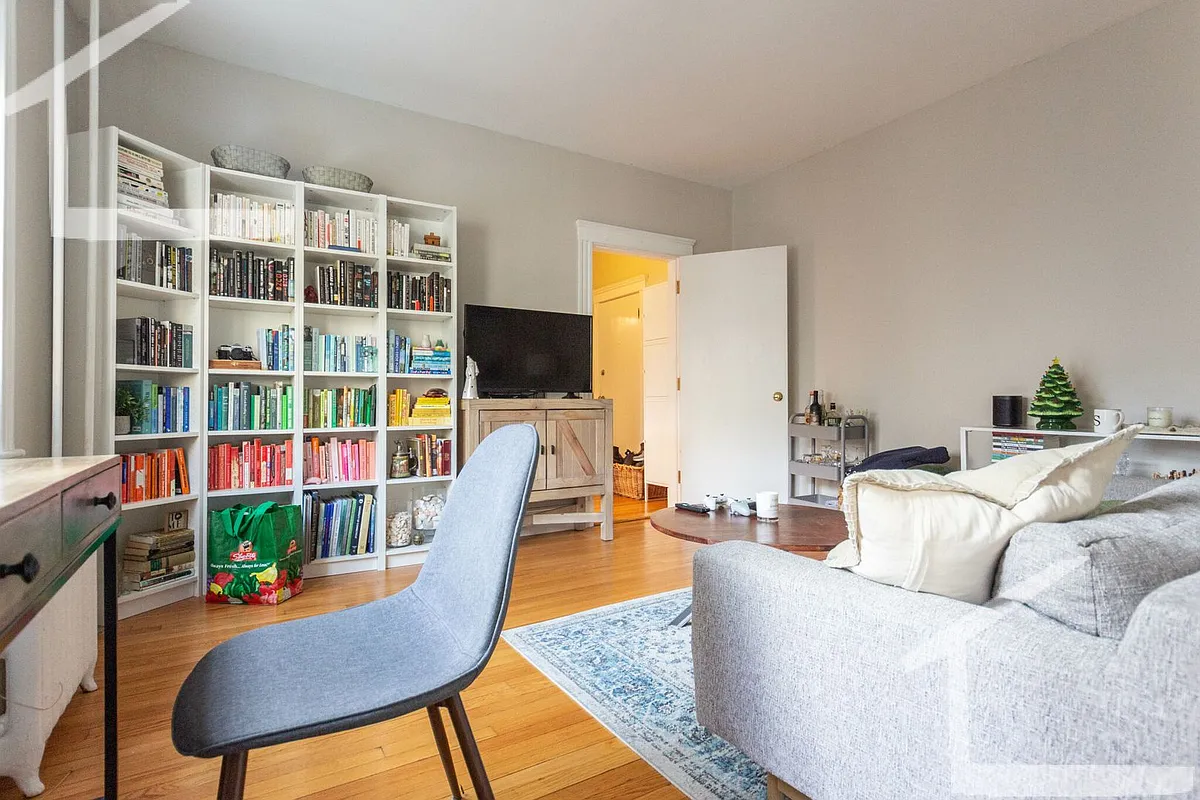 Building Photo - 374 Chestnut Hill Ave #4