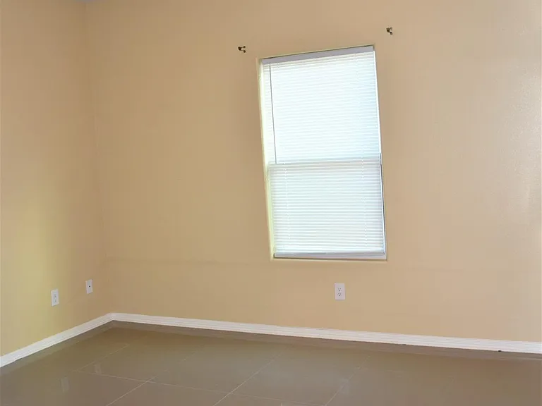 5104 N Winona Dr — Photo 8