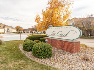 18 Misty Ln, Bloomington, IL 61705