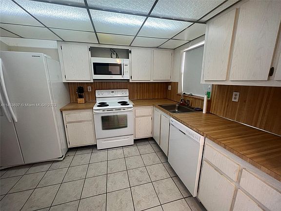 4th image of 10442 Sunrise Lakes Blvd APT 309