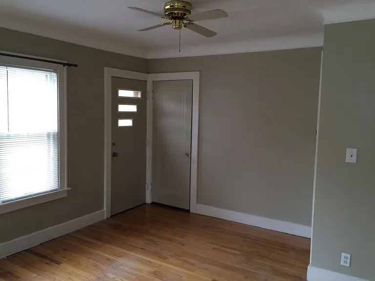 806 Forest Ave — Photo 2
