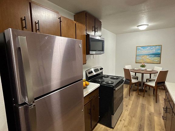 3rd image of 215 E Arbor Ave #1B-1Ba-806Sqft