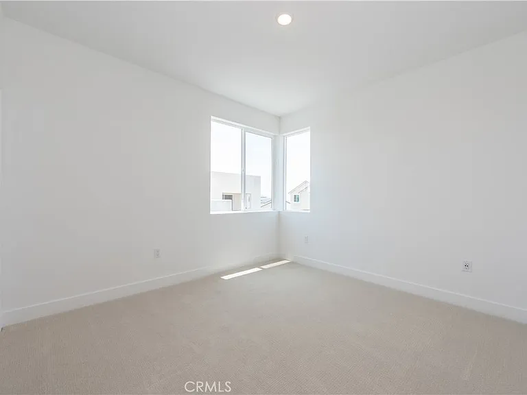 136 Seep — Photo 20