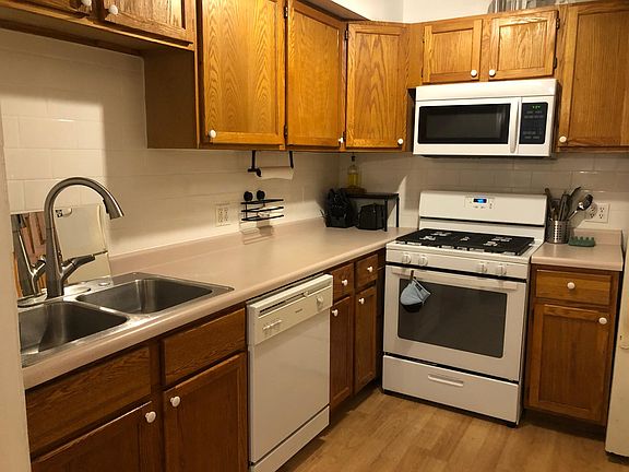 2nd image of 1746 W School St #B