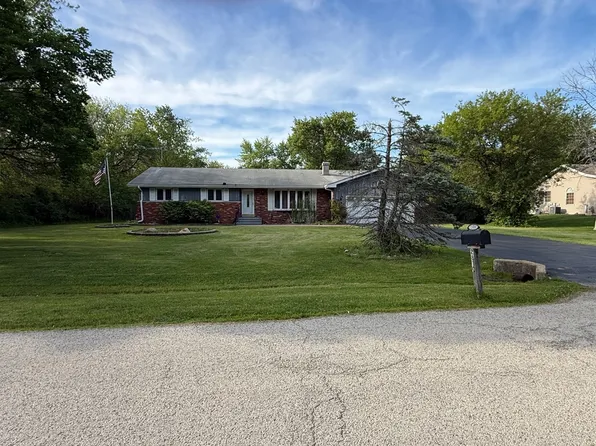 2810 E Pine Dr, Crete, IL 60417