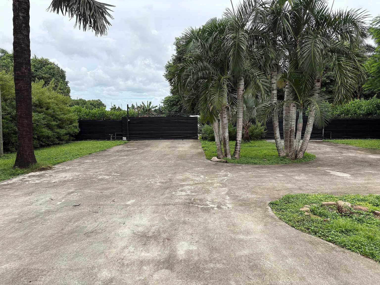 4 bed, 2400 sqft, $4,460 — Photo 3