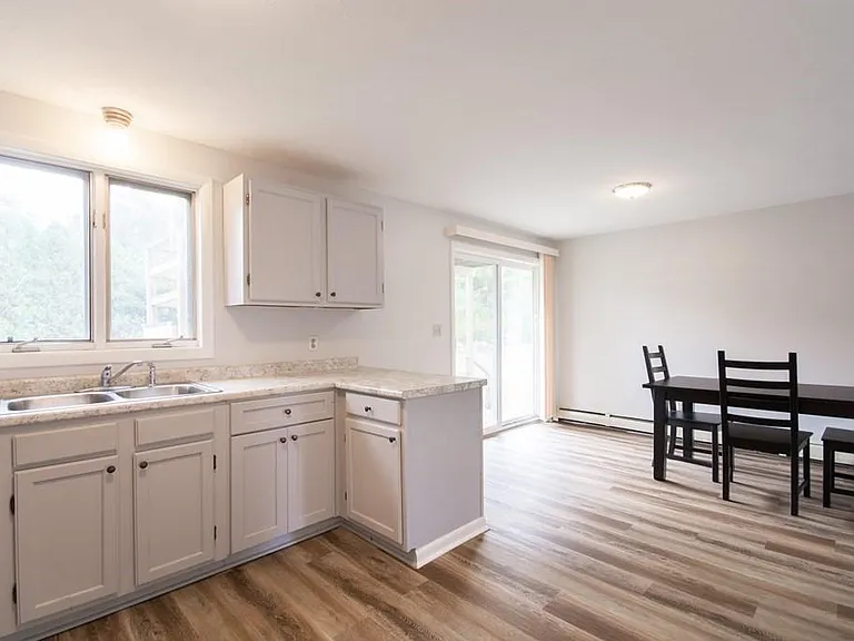 288 Duane Ave — Photo 15