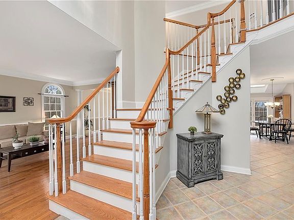 4th image of 3 Red Oak Ln