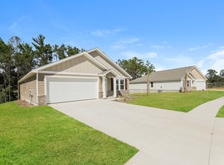 400 Whispering Creek Ave, Freeport, FL 32439