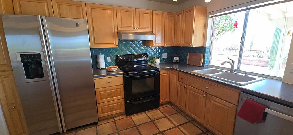 3 bed, 1635 sqft, $3,200 — Photo 2