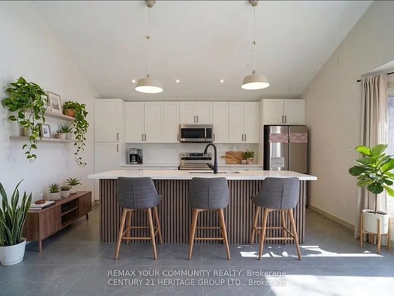 236 Simcoe Ave — Photo 8