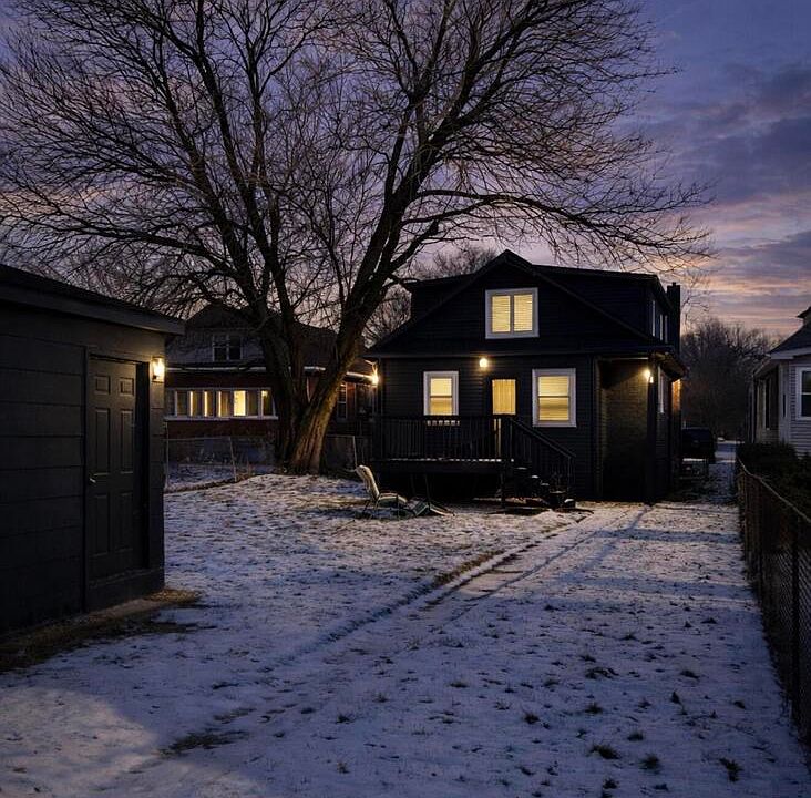 2nd image of 8416 S Saint Lawrence Ave