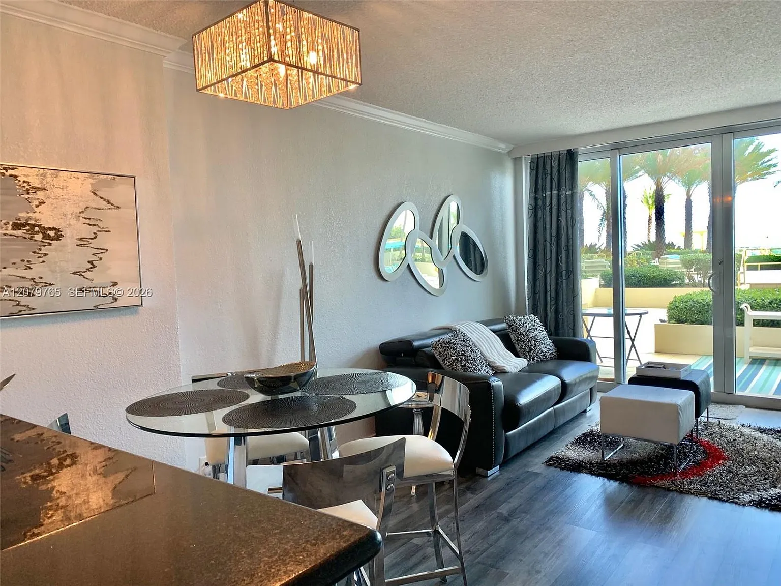 Wave Condo — Photo 2