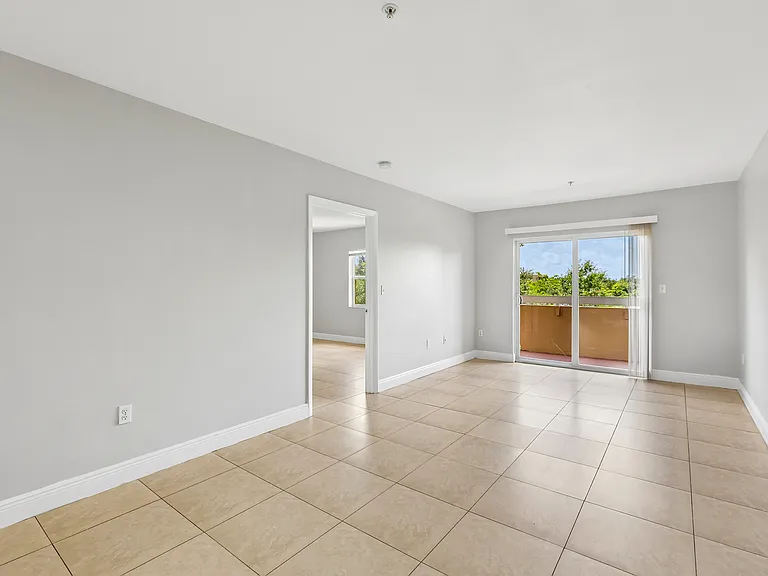 The Oaks Condominium — Photo 70