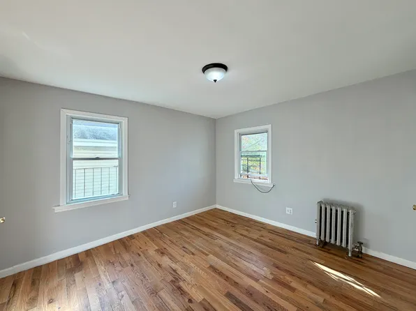 329 Beach 29th St #2R, Far Rockaway, NY 11691