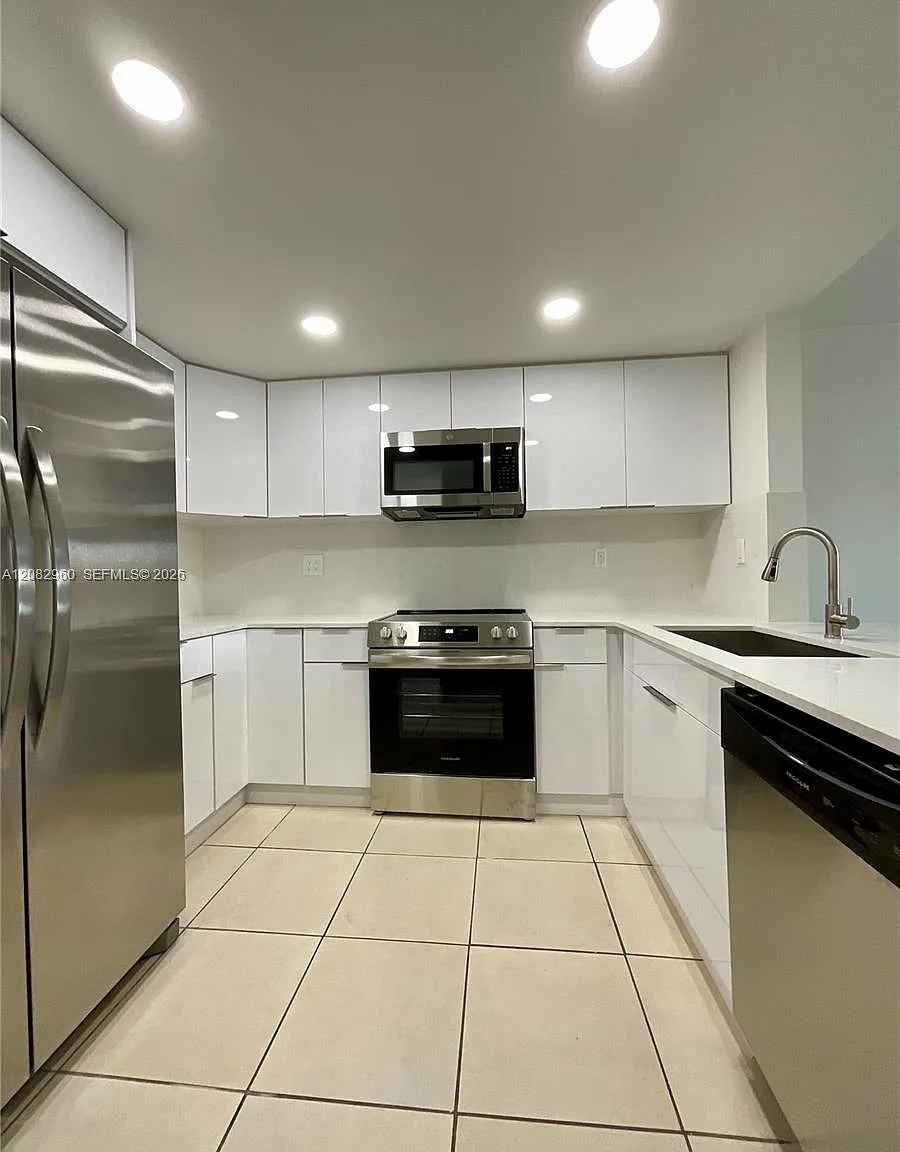 Pine Grove Condo — Photo 3