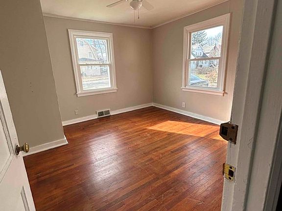 5th image of 185 Harwood Ave
