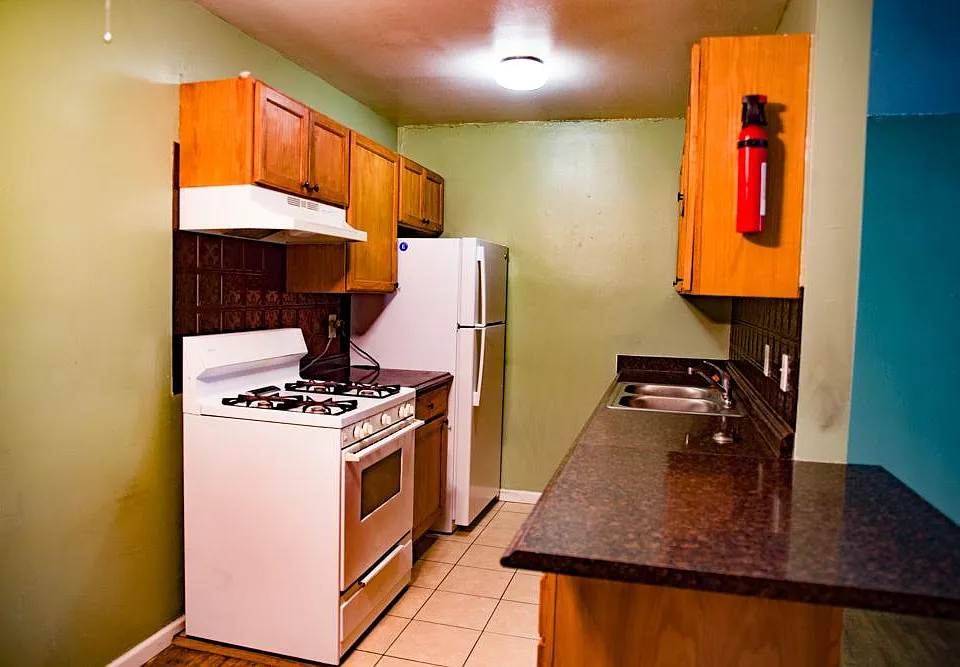801 University Ave SE #1