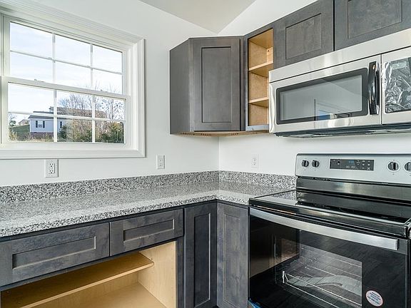 4th image of 2453 Brentwood Dr
