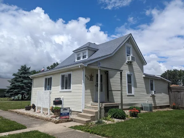 604 W 9th St, Rushville, IN 46173