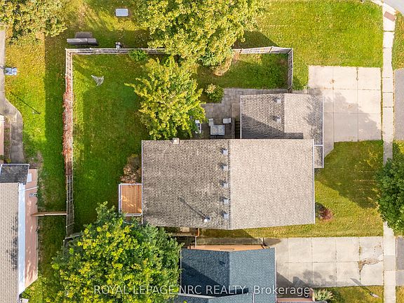 3rd image of 32 Crestcombe Rd