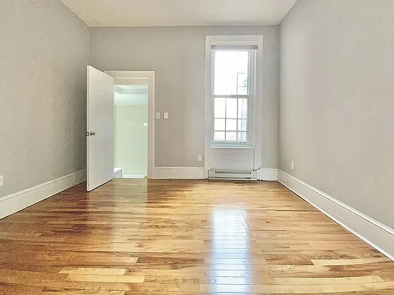 2037 Spring Garden St #2FF — Photo 7