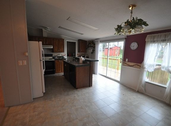 3rd image of 90 Sunset Dr