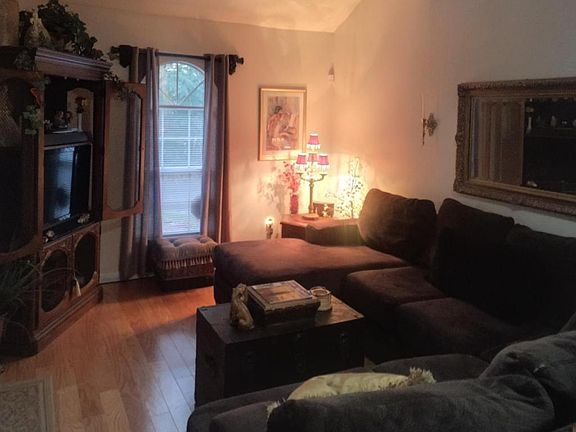5th image of 10174 Bellflower Way