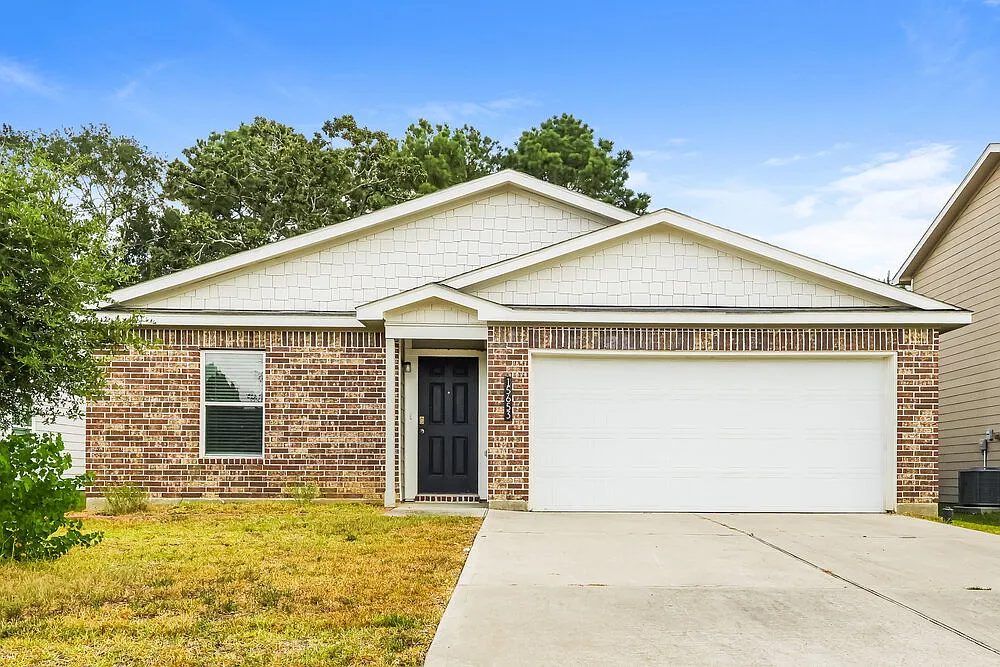 4 bed, 2.0 bath, 1608 sqft, $1,755 — Photo 1