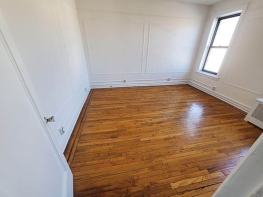 4th image of 4526 44th St APT 6G