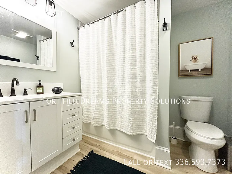 2240 Queen St — Photo 15