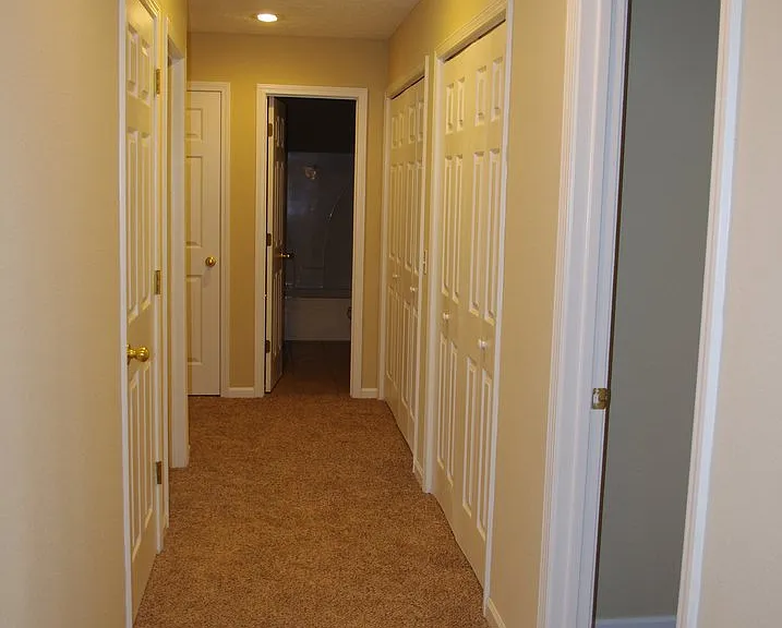 905 Hampton Ct — Photo 6