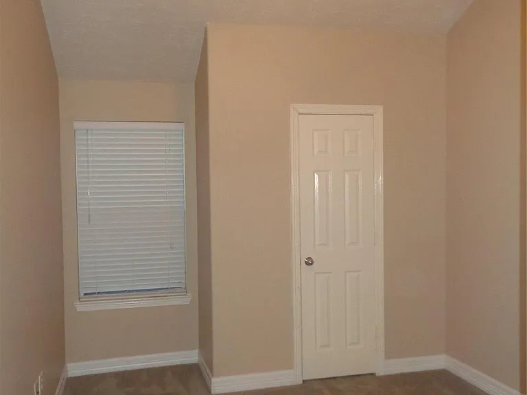 19017 Hammer Ln — Photo 13