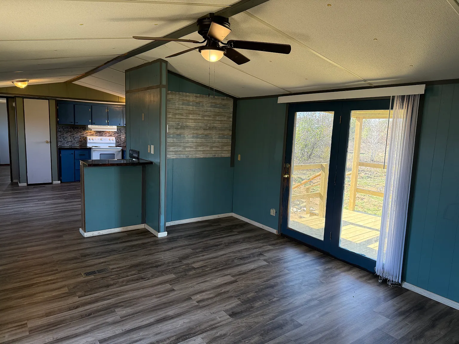 415 Ables Loop — Photo 2