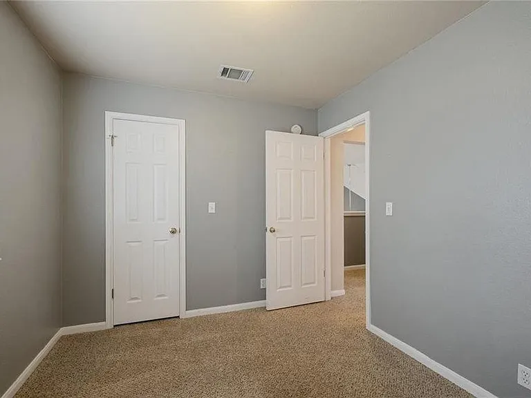1709 Royal Ascot Dr — Photo 18
