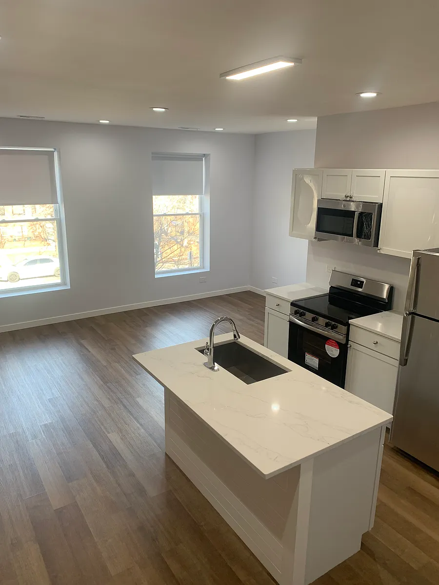 Building Photo - 3409 W Fulton Blvd #2