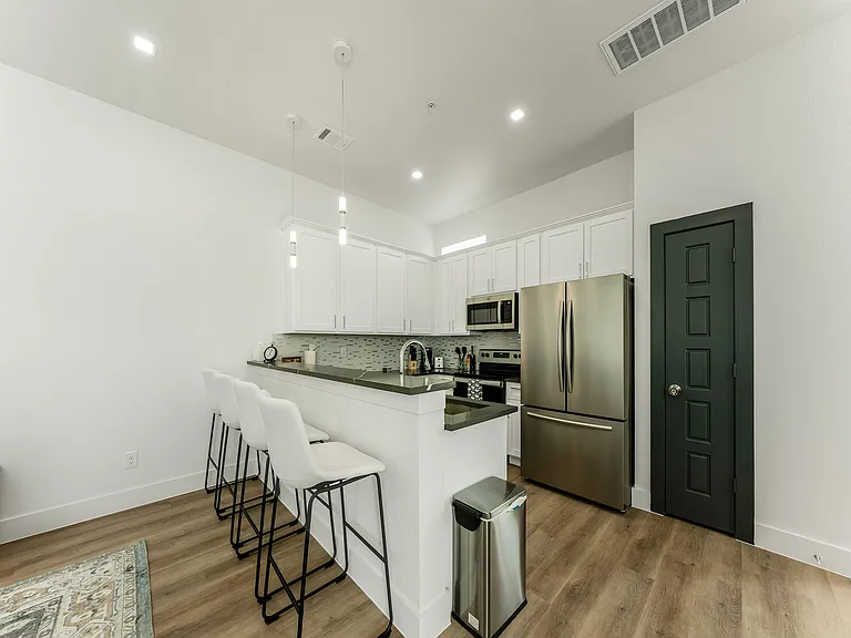 1004 Travis Ave #112 — Photo 8