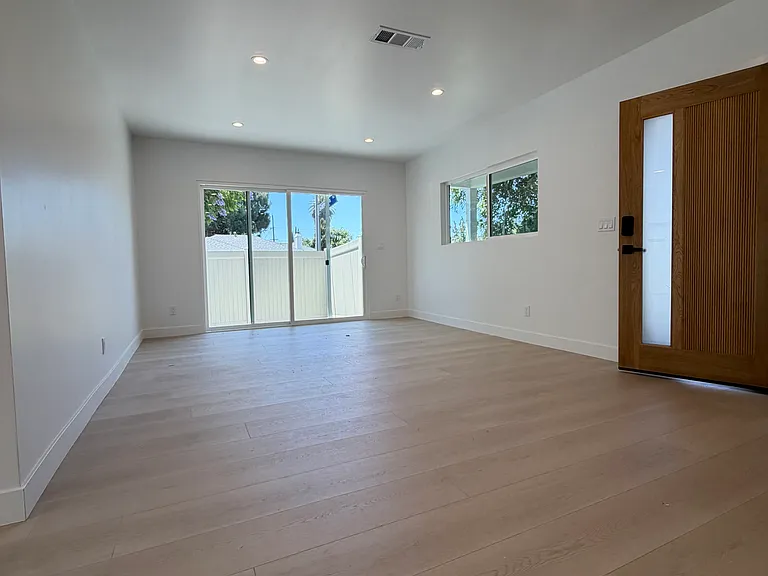 6200 Camellia Ave — Photo 7