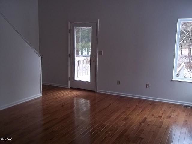 2nd image of 106 Glen Combe Cir