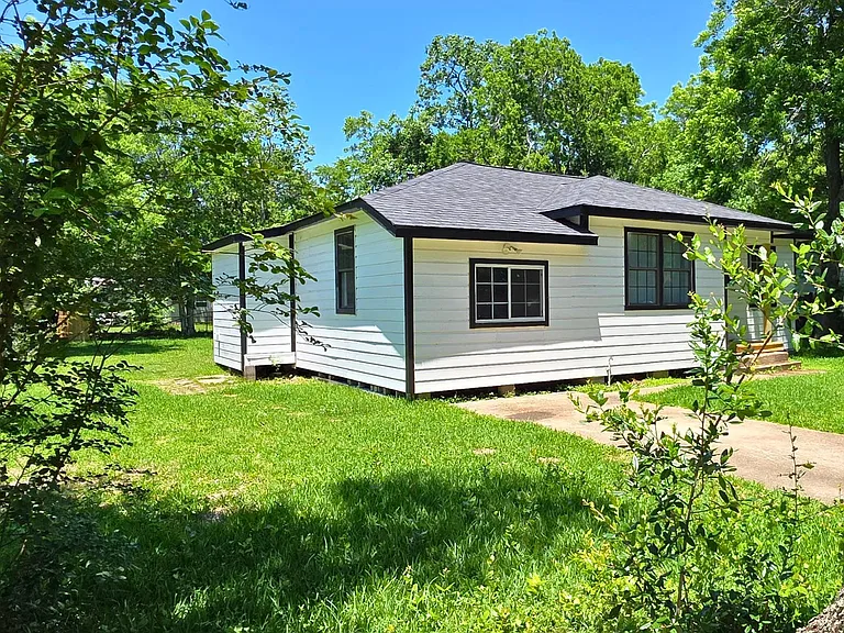 502 Azalea Dr — Photo 4